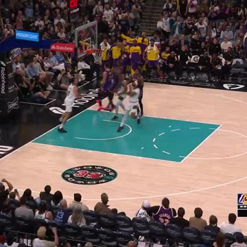 NBA - LUKA NO-LOOK TO LEBRON ON THE FASTBREAK 🪄