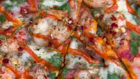 MASSIVE Garlic Prawn Pizza Recipe!🍤🍕