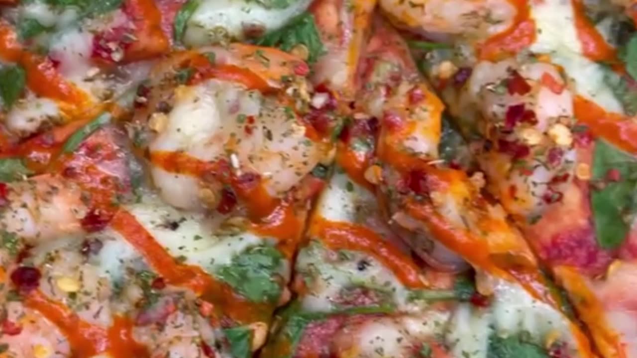 MASSIVE Garlic Prawn Pizza Recipe!🍤🍕