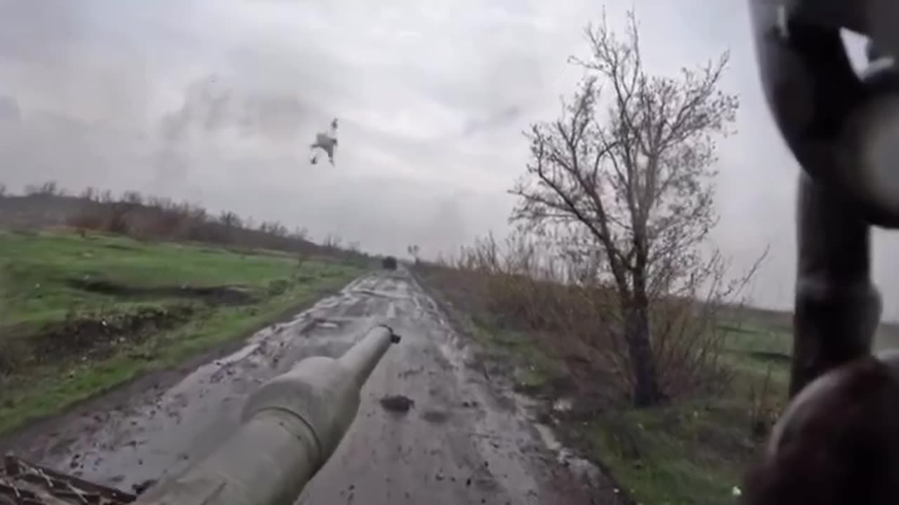Footage from the Ukrainian front: explosion a few meters in front of Leopard could have been fatal