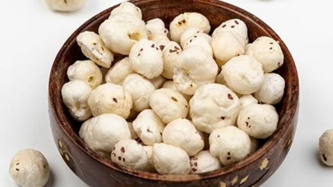 सर्दियों में मखाने खाने के तीन ज़बरदस्त फायदेshealth #trend #short #facts #viral #reels