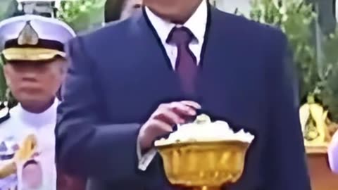 he is the most absurd king in the world - King Maha - Thailand