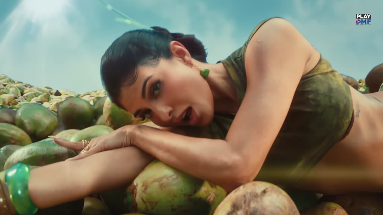 BESOS- Karl Wine & Jacqueline Fernandez