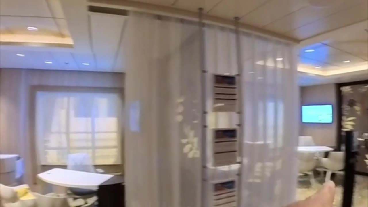 Cruise Booking & Art Gallery Tour: Ovation of the Seas Deck 5