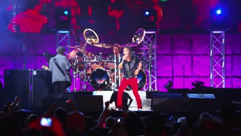 Don't Stop Believin' - Journey (live)