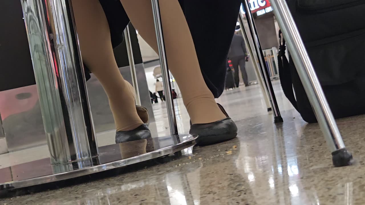 Candid Asian Delta Air-hose-Tess shoeplay