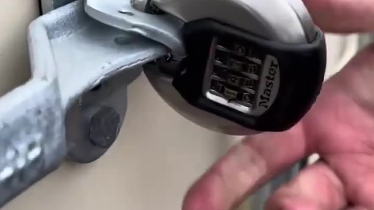 Stop Intruders in Their Tracks with USA Containers' Security Solutions! 🔒