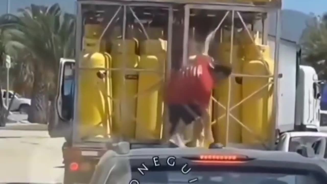 🚚💨 To Steal From a Truck in Traffic... But Look What Happens! | FunFM