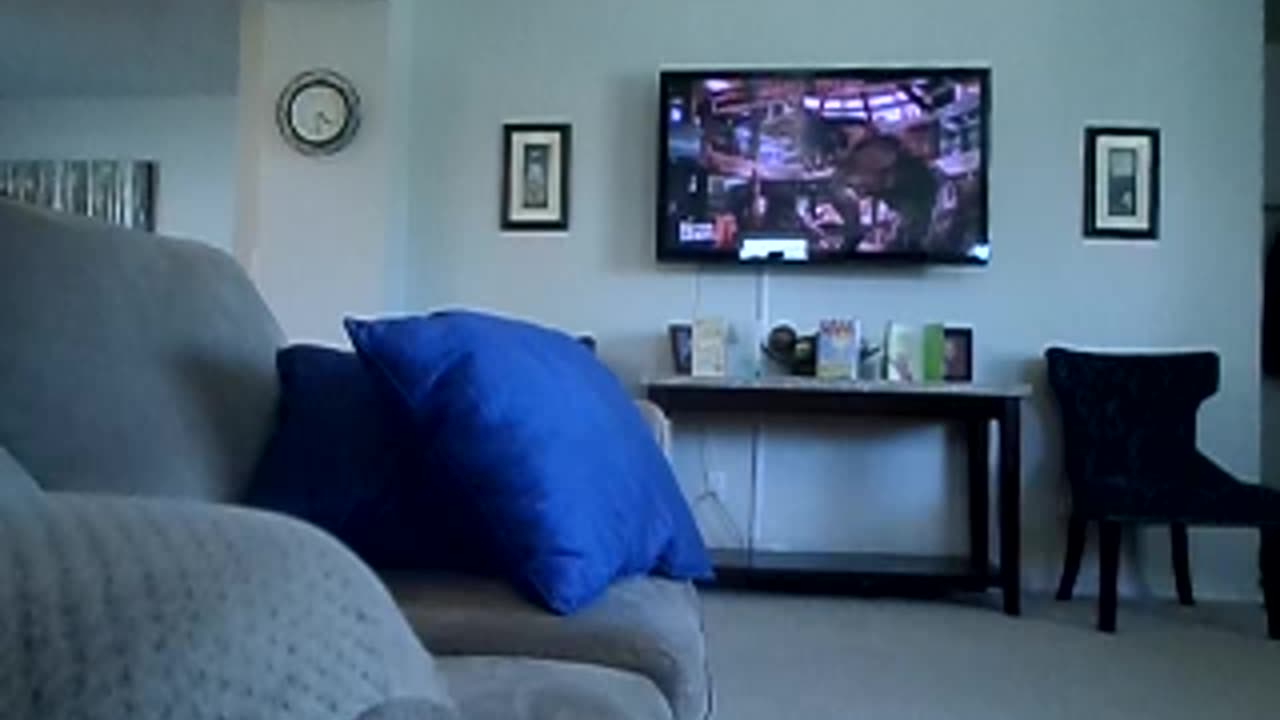 Hilarious narrator goes over Jurassic Park, CGI has up over the years, and technology that doesn't