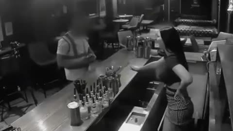 What exactly did this dude order at the bar？