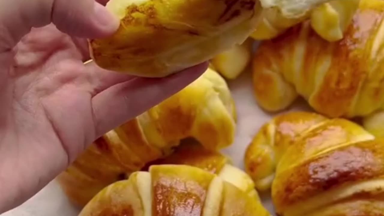 How to make croissants at home ?
