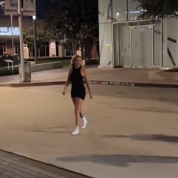 Girls beat the shit out of each other near Dallas, Texas