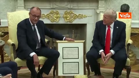 NOTIZIE DAL MONDO Merz dona a Donald Trump il certificato di nascita del nonno Friedrich nato in Germania nel 1869.Friedrich Trumpf,nato nel 1869 a Kallstadt,in Germania.quando emigrò negli USA il suo nome venne trascritto come Frederick Trump.