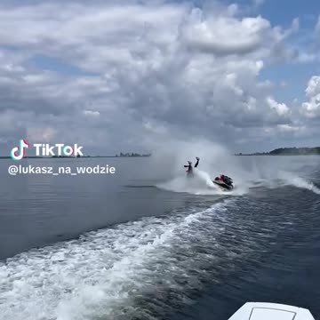 W Jump (via:@lukasz_na_wodzie)