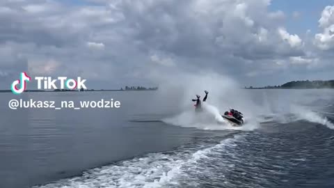 W Jump (via:@lukasz_na_wodzie)