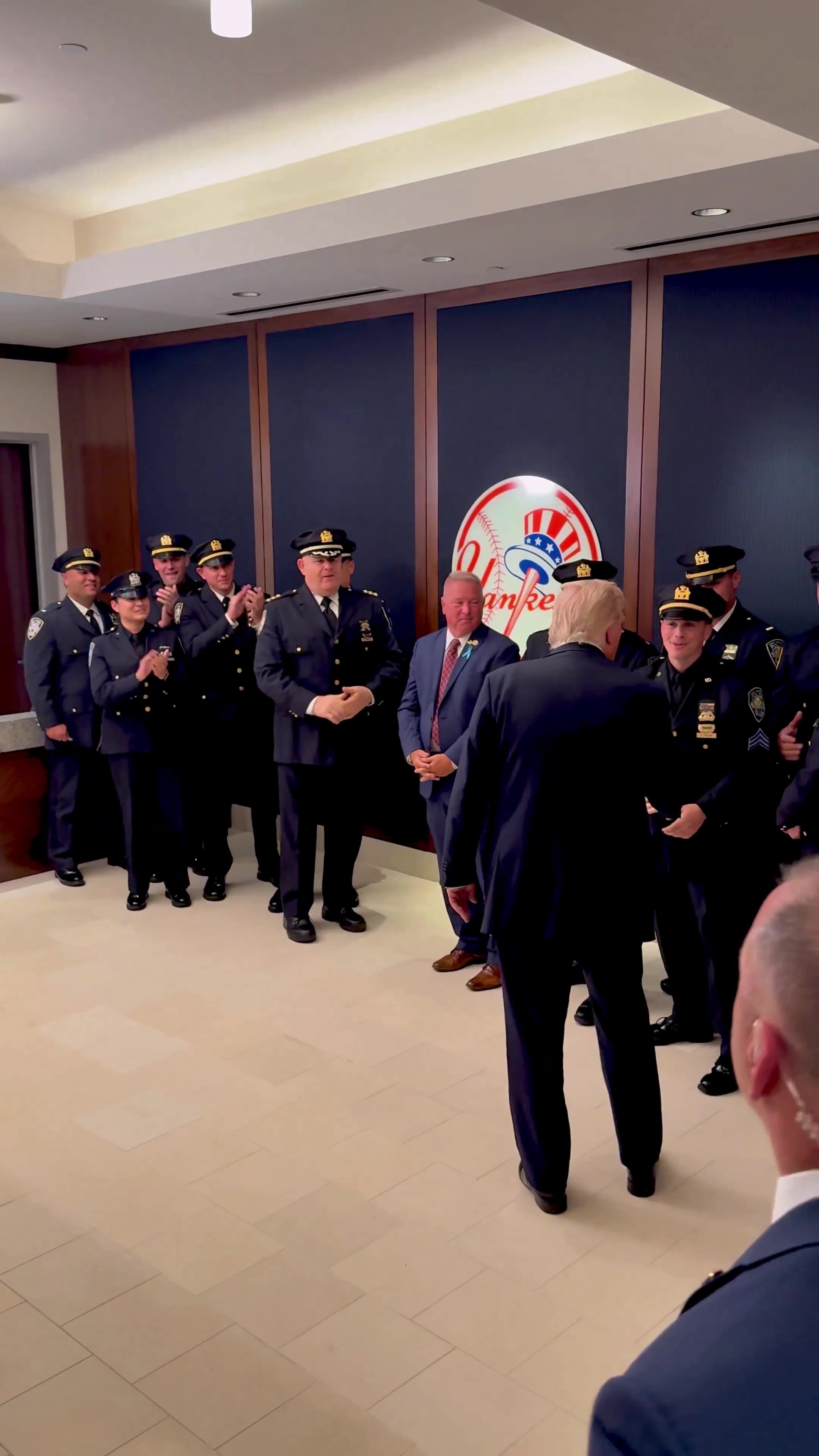 BREAKING 🚨 Nee York City Police Officers give Donald Trump a standing ovation while cheering