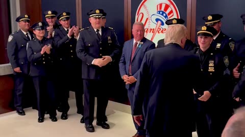 BREAKING 🚨 Nee York City Police Officers give Donald Trump a standing ovation while cheering 