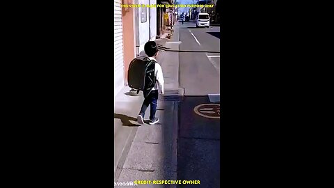 How kids cross the road in Japan