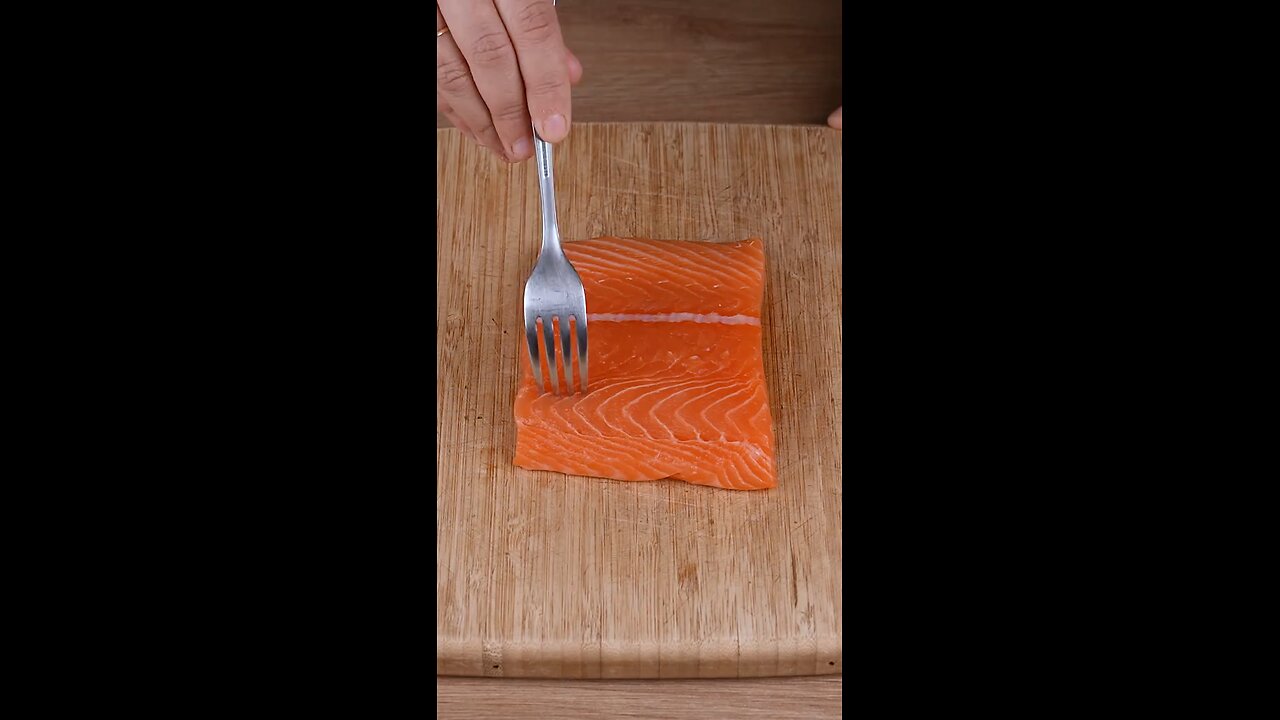 A genius trick to cooking salmon that everyone should know #cooking #Recipe #EasyRecipe