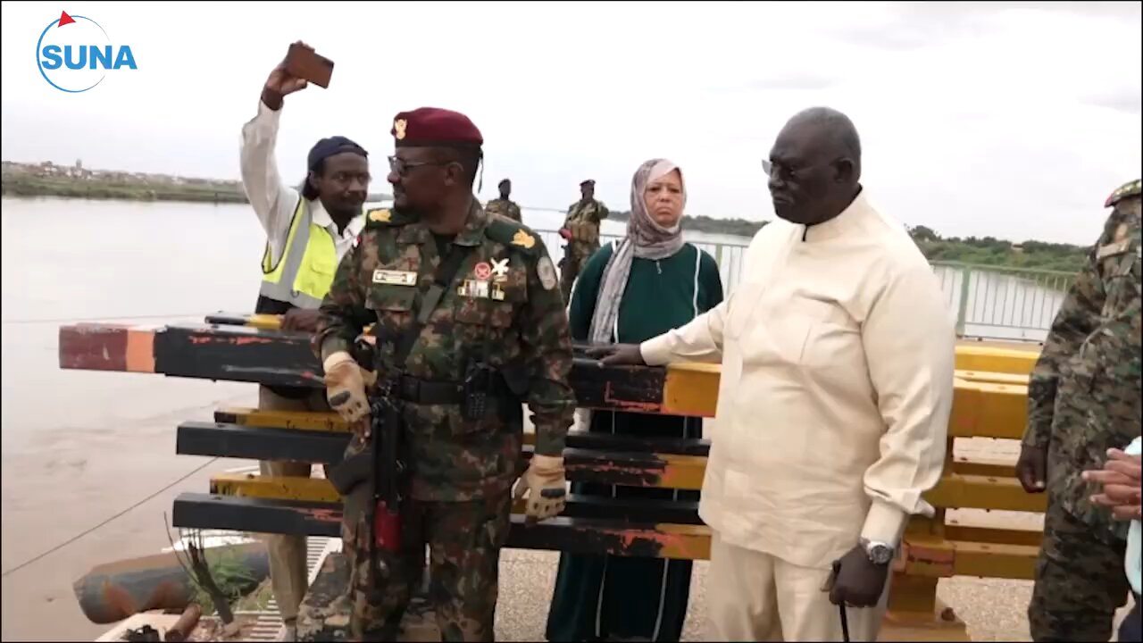 Agar visits the cemetery of the martyrs of the Battle of Dignity at the General Command