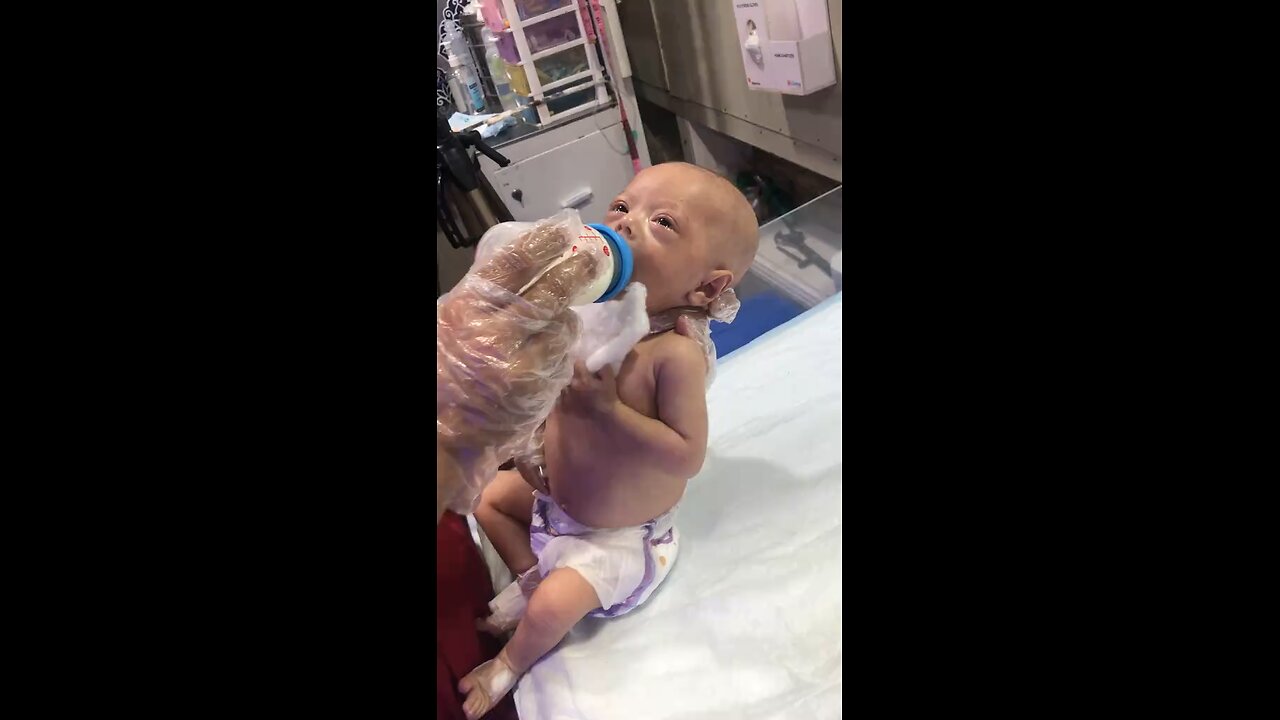 sucking reflex power of newborn baby