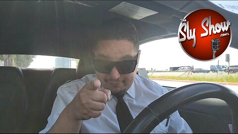 Indian Guy Covering His Nose Due To Bathroom Smell Is Fucking Hilarious