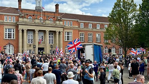Nuneaton ERUPTS Stand Up To Racism Forced to FLEE!