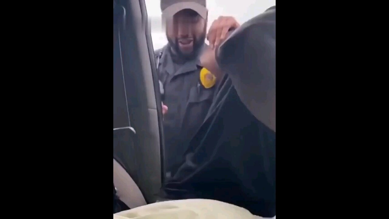 #paralegic, dragged out of car by #ignorant, #cops,