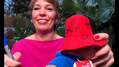 OLIVIA COLMAN ⭐️ signs a Paddington Bear 🐻 for charity / Woking and Sam Beare Hospice 🤍 3/11/24