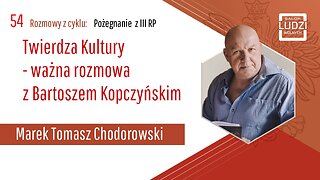 S01E54 – Pożegnanie z III RP Twierdza Kultury - ważna rozmowa z Bartoszem Kopczyńskim