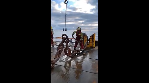 Oh My Goddd 🥶😳 #northsea #bigwaves🌊 #foryoupage #scary #jobs #foryou #viral #foryoupage #northsea