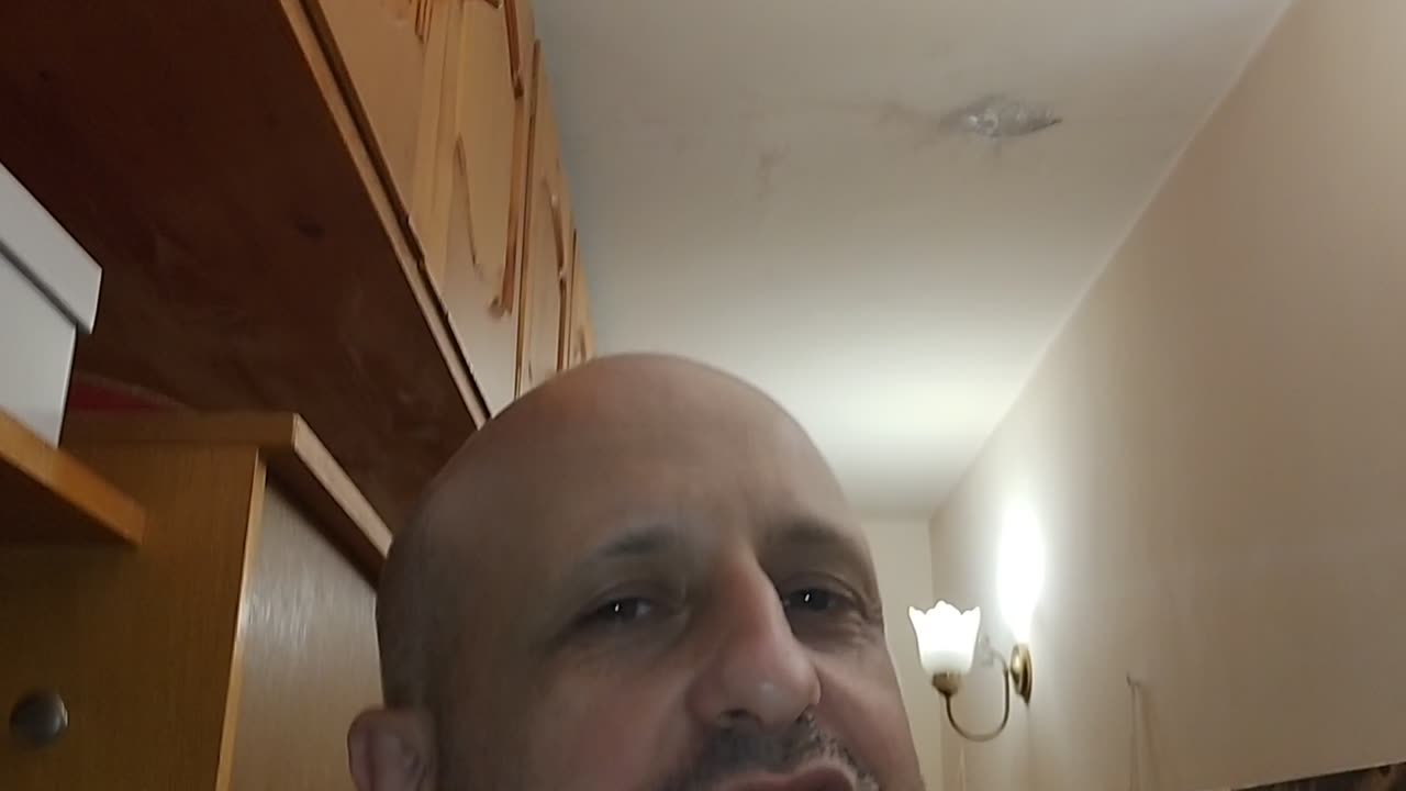 17-ти Декември 2025г БЕТОНЪТ НА ПЛОЧИТЕ В АПАРТАМЕНТА НИ СЕ РАЗПАДА! НОВ СТАР ТЕЧ!