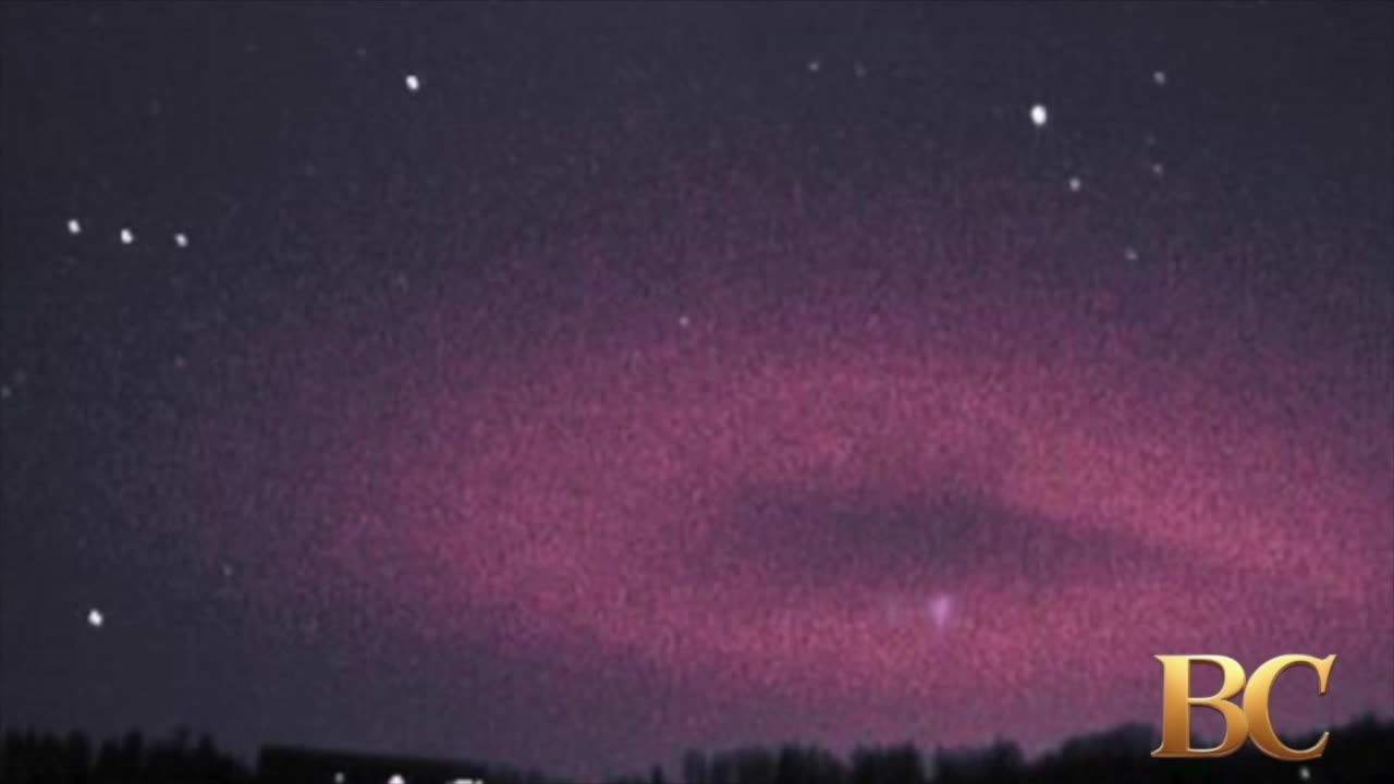 Photographer captures eerie red halo hovering over the Italian Alps