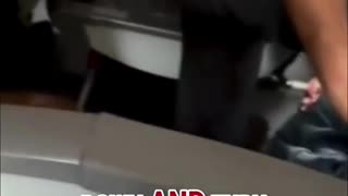 Airplane passengers jump into action to tackle and pin down man shouting "bomb the plane"