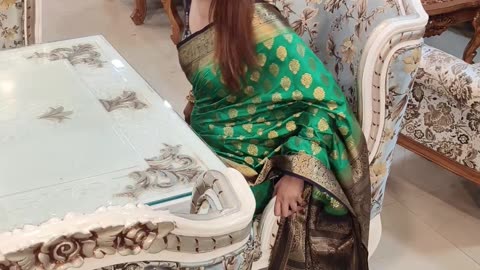 Upgrade your interior with this Luxury 6-Seater Dining Set in White Deco Paint in teak wood