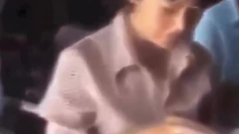 Кинески Хришћани добили Библију!!!