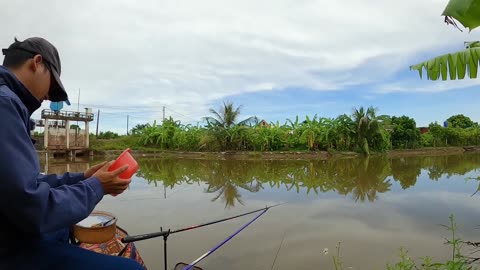 Walleye Jig Fishing in River Current Breaks