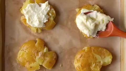 Crispy smashed potato cheese