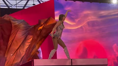 Taylor swift - intro/ miss Americana ( the eras tour London night 2)