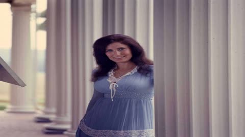 Loretta Lynn - Crawling Man