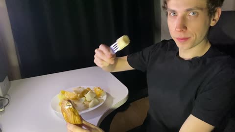 Ем фрукты, но жизнь всё равно сложная