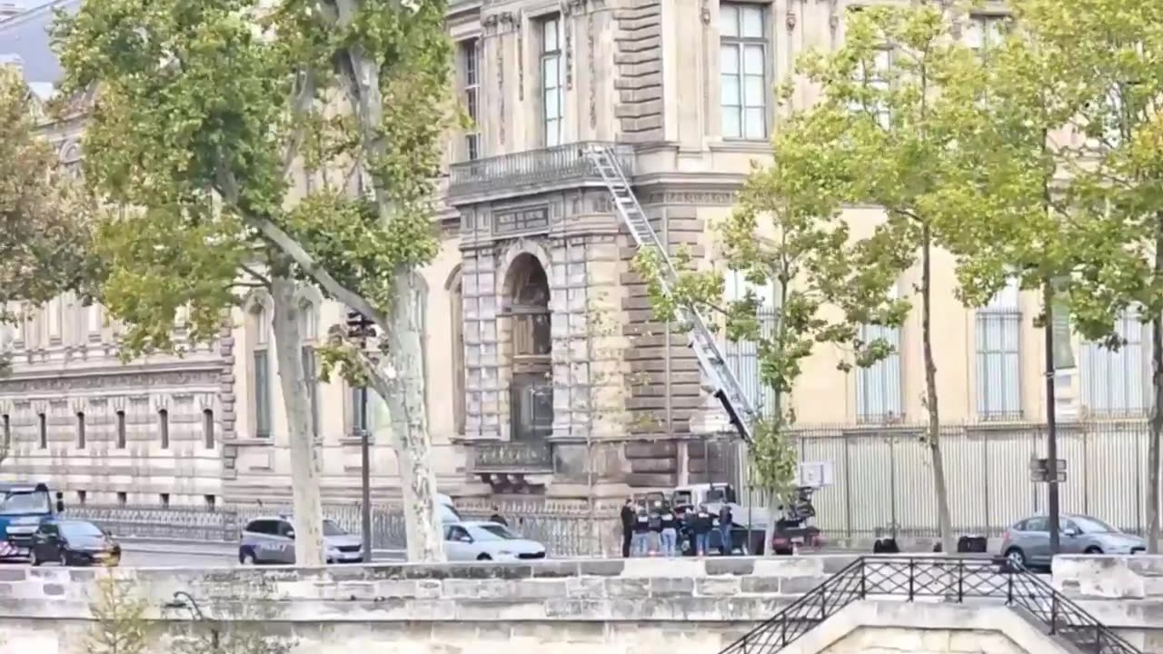 🇫🇷 Attackers entered Louvre building from Seine embankment