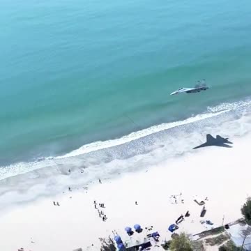 Incredible manoeuvre: Chinese aircraft performed a risky flyover of a beach