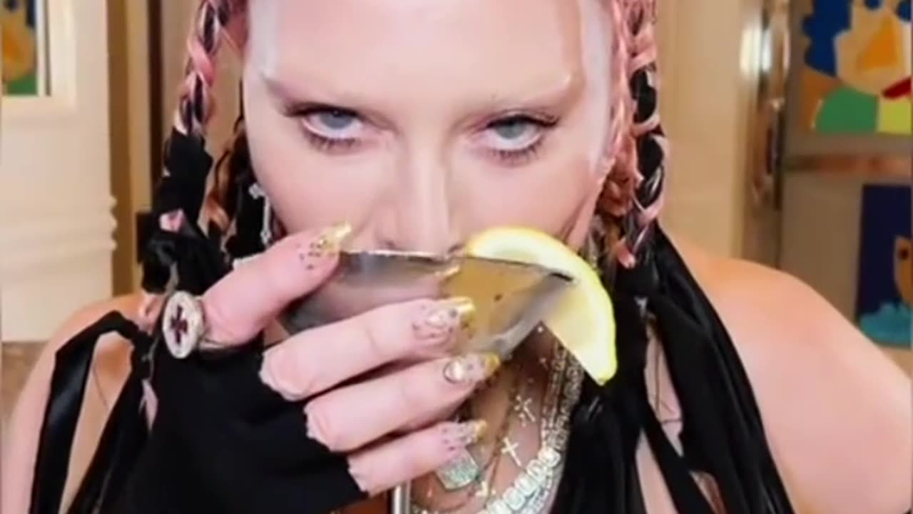 4 celebrities who made fools of themselves on stage
