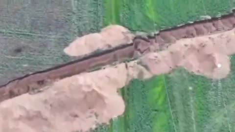 ☠️🏍️ Russian motorcyclist believed in himself a lot and tried to fly over a tank ditch