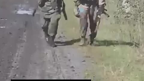 Breaking: Ukrainian soldier leads a Russian occupier who has just been captured