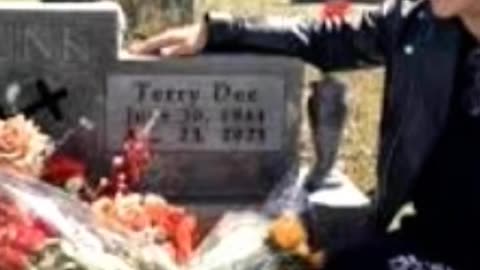 FAMOUS GRAVES - VOL. 605: TERRY FUNK