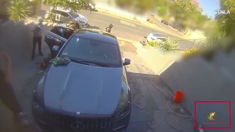 Woodland Hills Car Washers Robbed at Gunpoint