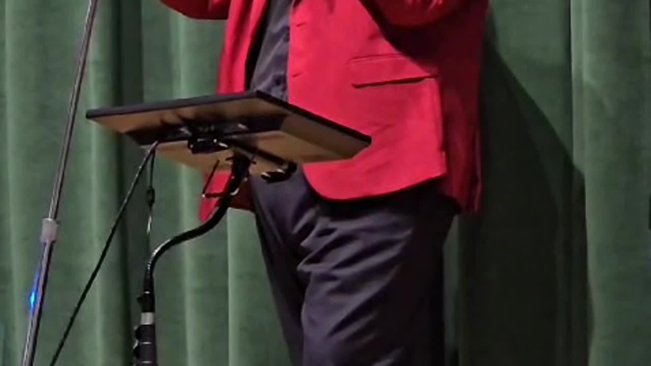 David Lettice performing at a fundraiser