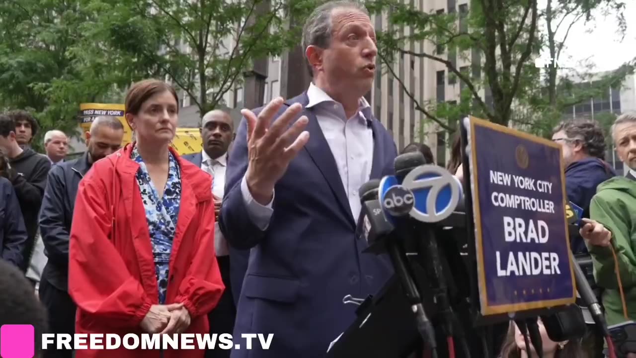 NYC: Mayoral Candidate Brad Lander addresses the press along Governor Hochul after being released